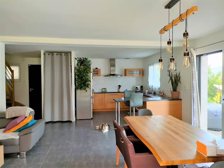 Maison Avec Piscine, Entre Lac Et Montagnes - ibis budget Chambéry Sud Challes Les Eaux