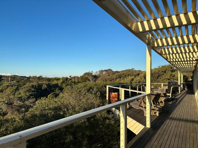 Bass Super Size 5 Bed Holiday Home Tennis & Views! gallery image 3