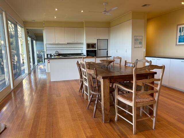 Bass Super Size 5 Bed Holiday Home Tennis & Views! gallery image 5