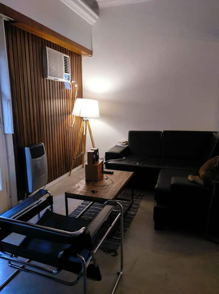 Quarto privado em apartamento em Coghlan