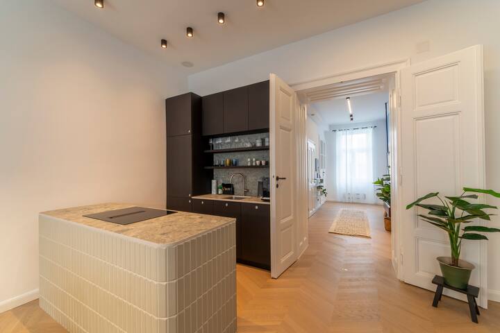 josef’s home | Modern Deluxe Suite near Augarten gallery image 5