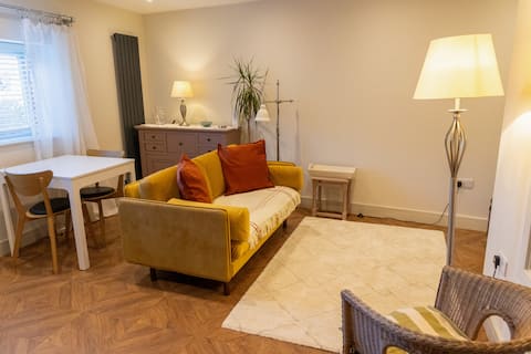 Top Airbnb: 'Yellow' apartment in West Oxfordshire