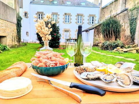 Large family townhouse in the heart of Pont l'Abbé