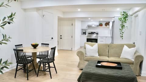 Successful Airbnb property: Modern & Cozy | Delpark Homes Centre | UOIT in Oshawa