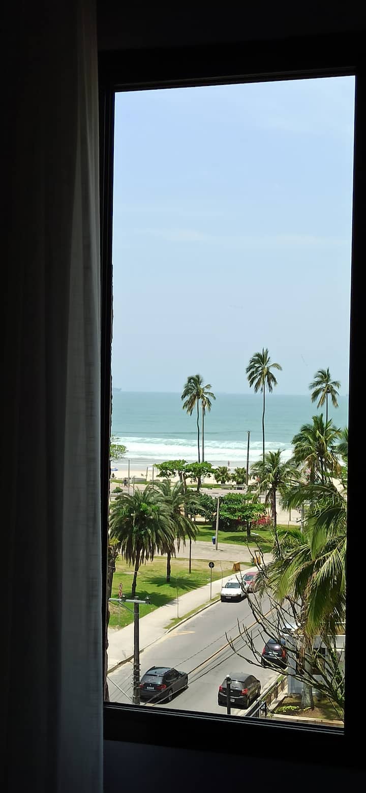 זה הנוף מחדר 2 לים. בכל החדרים ואפילו בחדר הכביסה יש נוף לים של מורו דו מלף