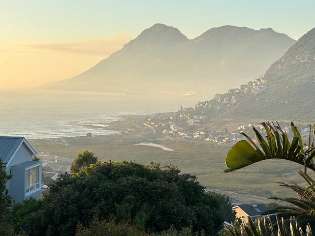 Stunning Glencairn Heights home close to beach