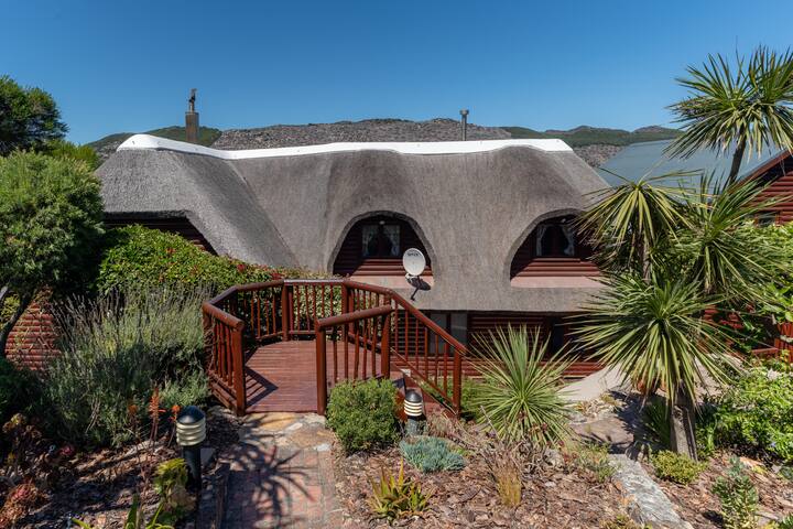 Stunning Glencairn Heights home close to beach gallery image 4