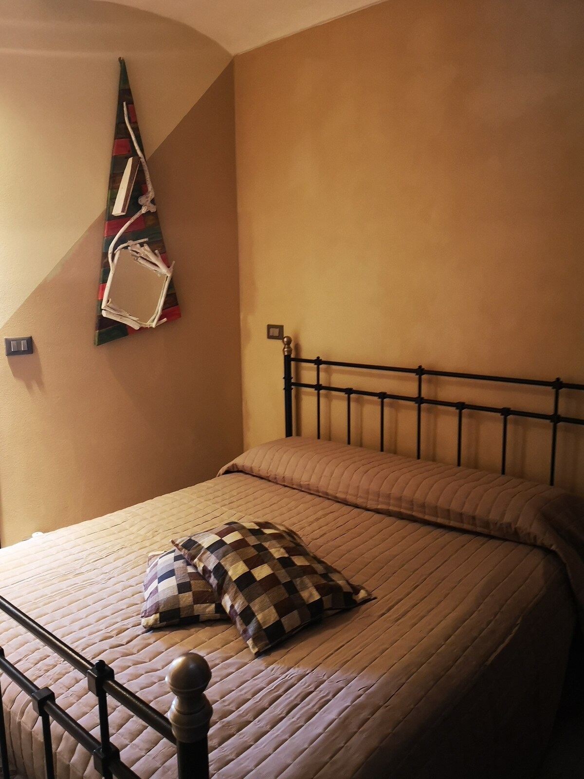 спалня с дрешник, 1 скрин не много голяма, но уютна стая