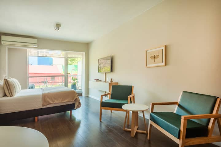 Studio apartment with balcony in Recoleta