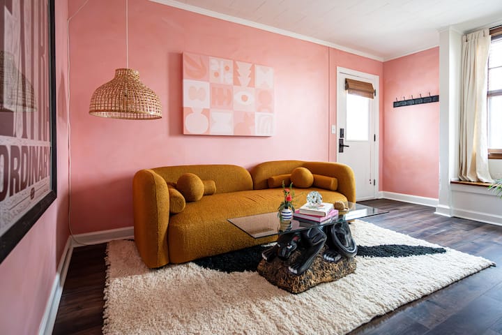 Cozy & Stylish Bayview Lower – Easy Parking - Milwaukee, WI