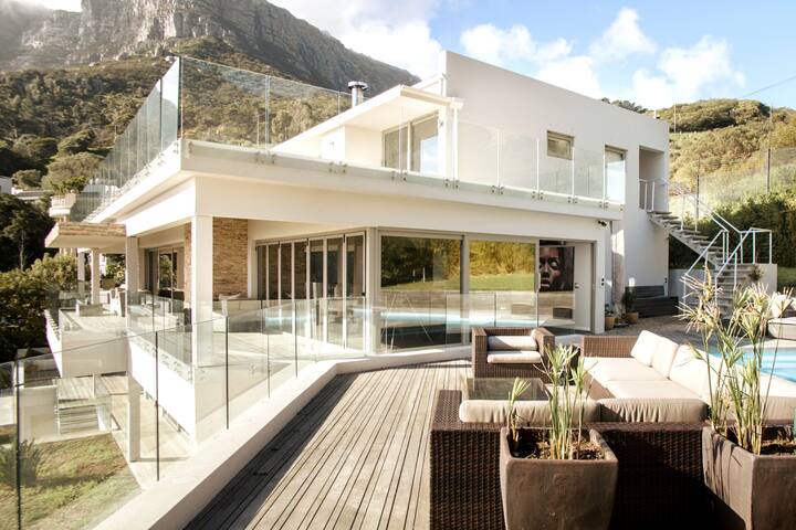 The Llandudno-Villa With Breathtaking Ocean Views gallery image 3