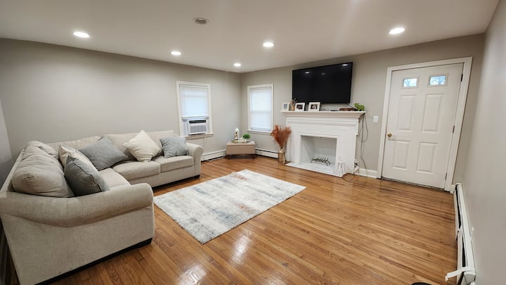 Cozy Bedroom - Glastonbury, CT