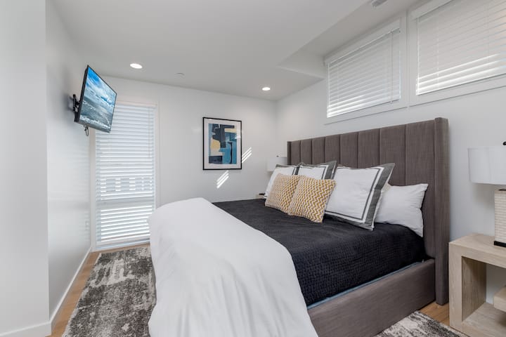 Bedroom 2 with En Suite Bathroom: King Bed + Pottery Barn Linens + Closet Organizer + Smart TV