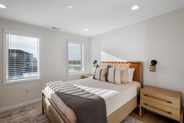 Bedroom 1 with En Suite Bathroom: Queen Bed + Pottery Barn Linens + Closet Organizer + Dresser + Smart TV + Pool and Bay Views