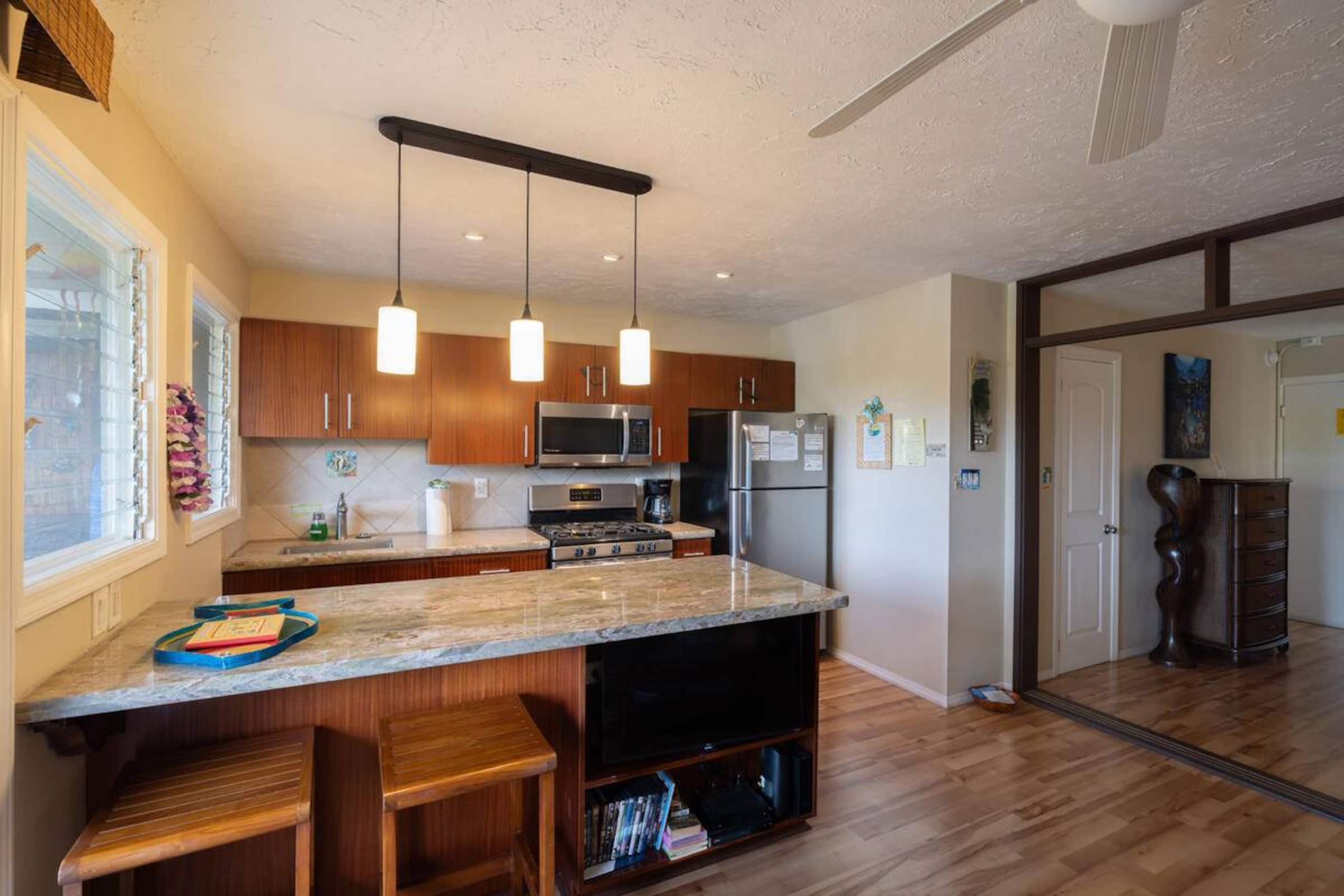 Condo in Kailua-Kona · ★4.94 · 1 bedroom · 2 beds · 1 private bath - Image 8
