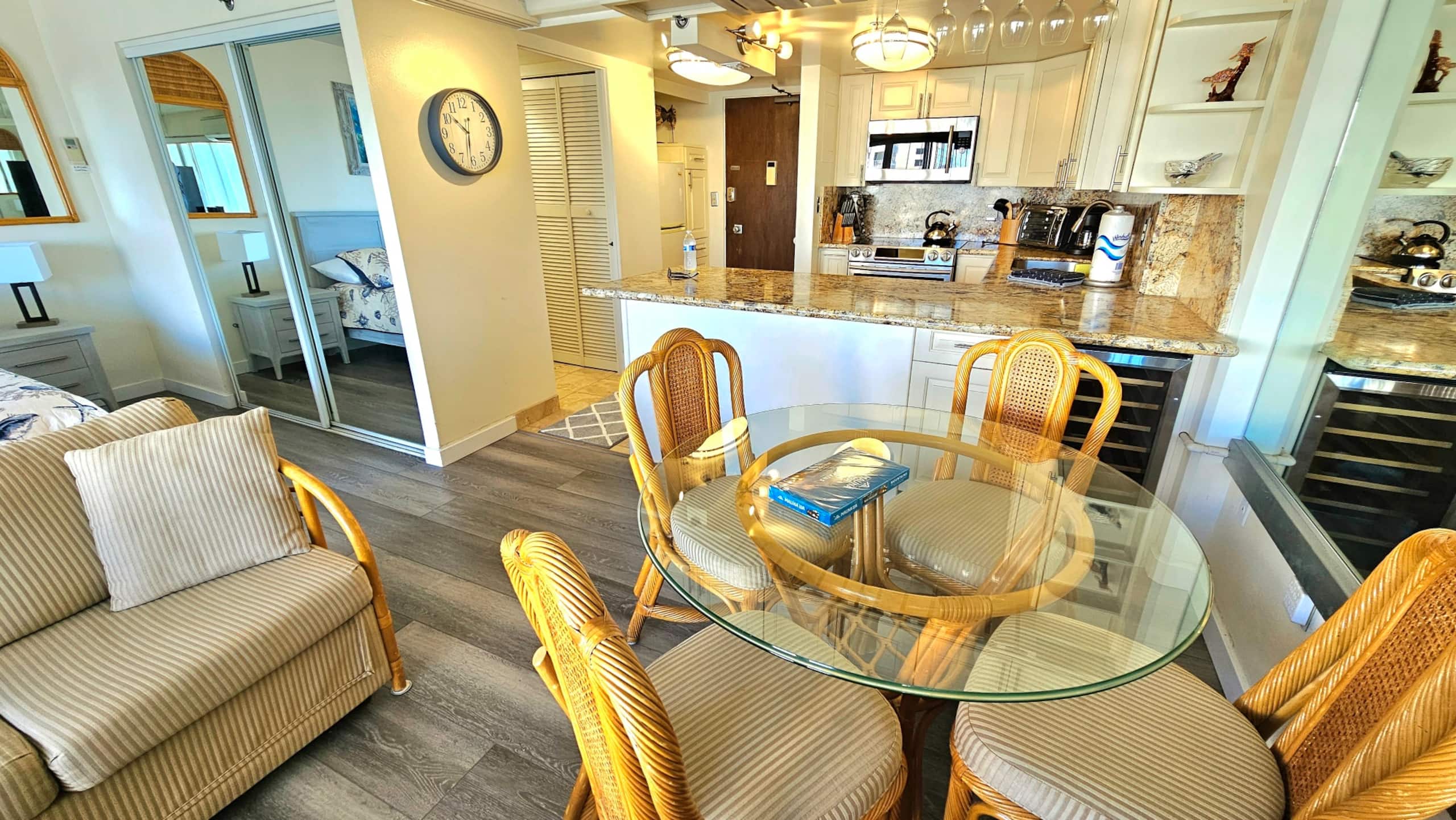 Condo in Honolulu · ★4.96 · 1 bedroom · 1 bed · 1 private bath - Image 11