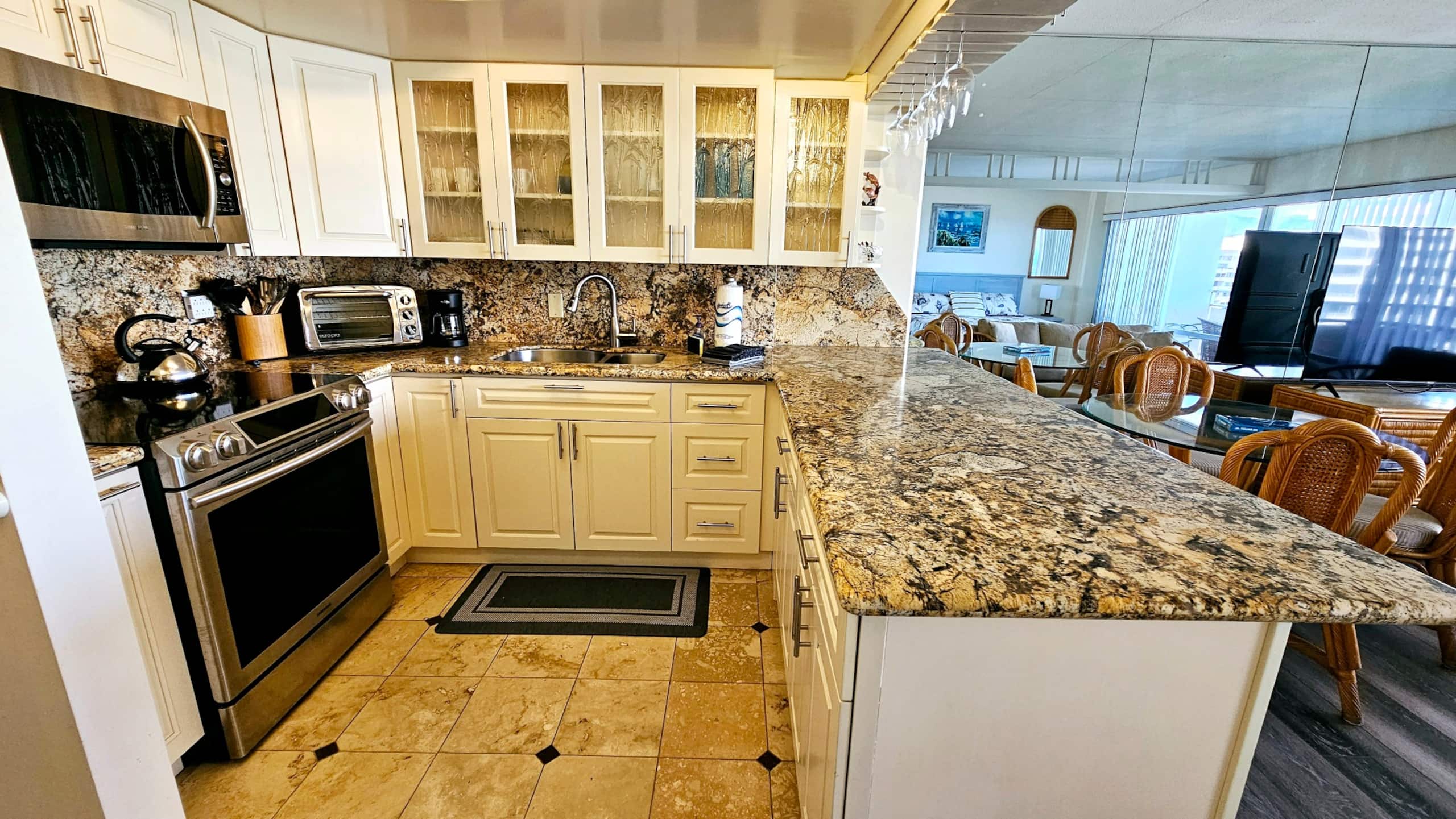 Condo in Honolulu · ★4.96 · 1 bedroom · 1 bed · 1 private bath - Image 5