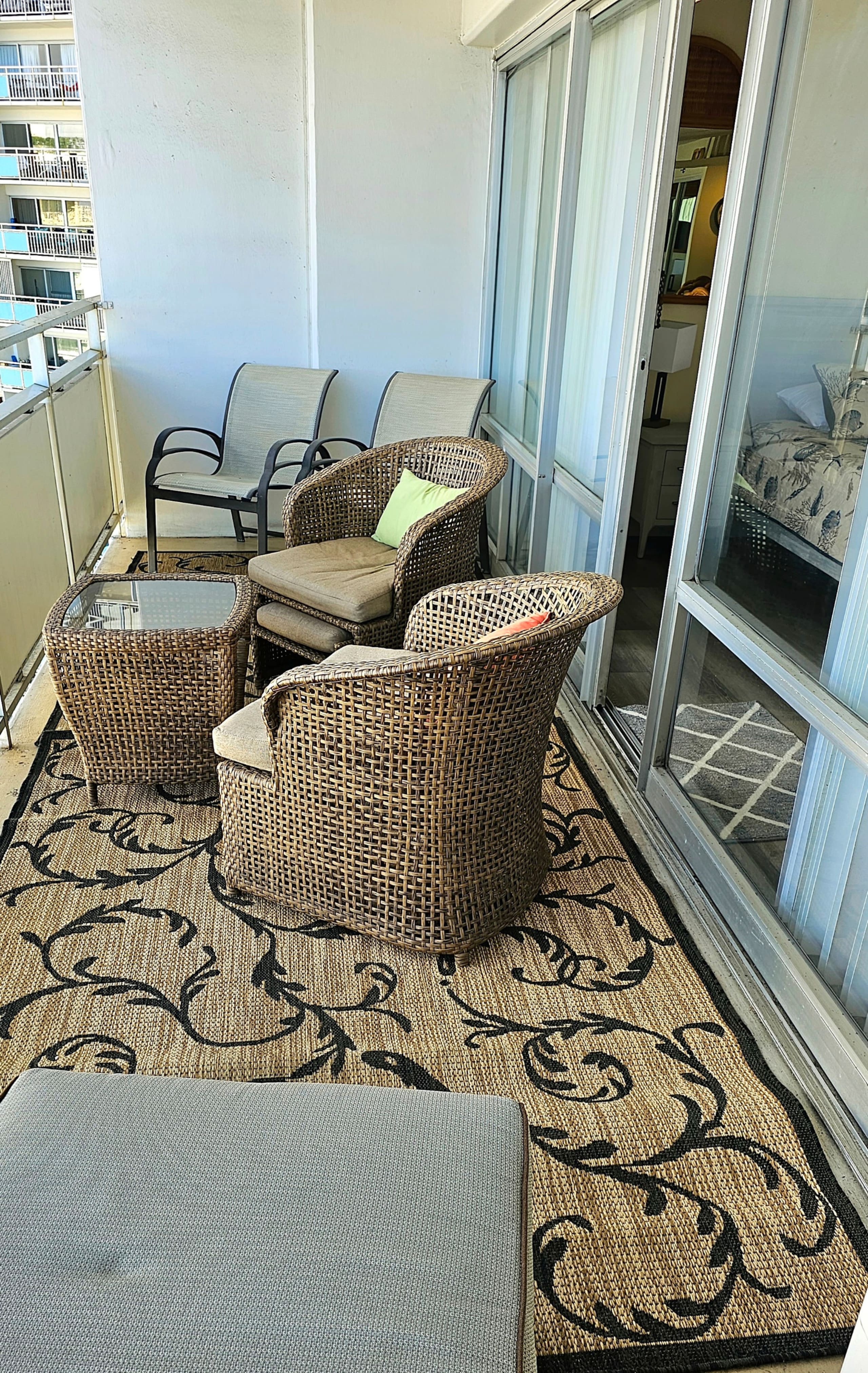 Condo in Honolulu · ★4.96 · 1 bedroom · 1 bed · 1 private bath - Image 28