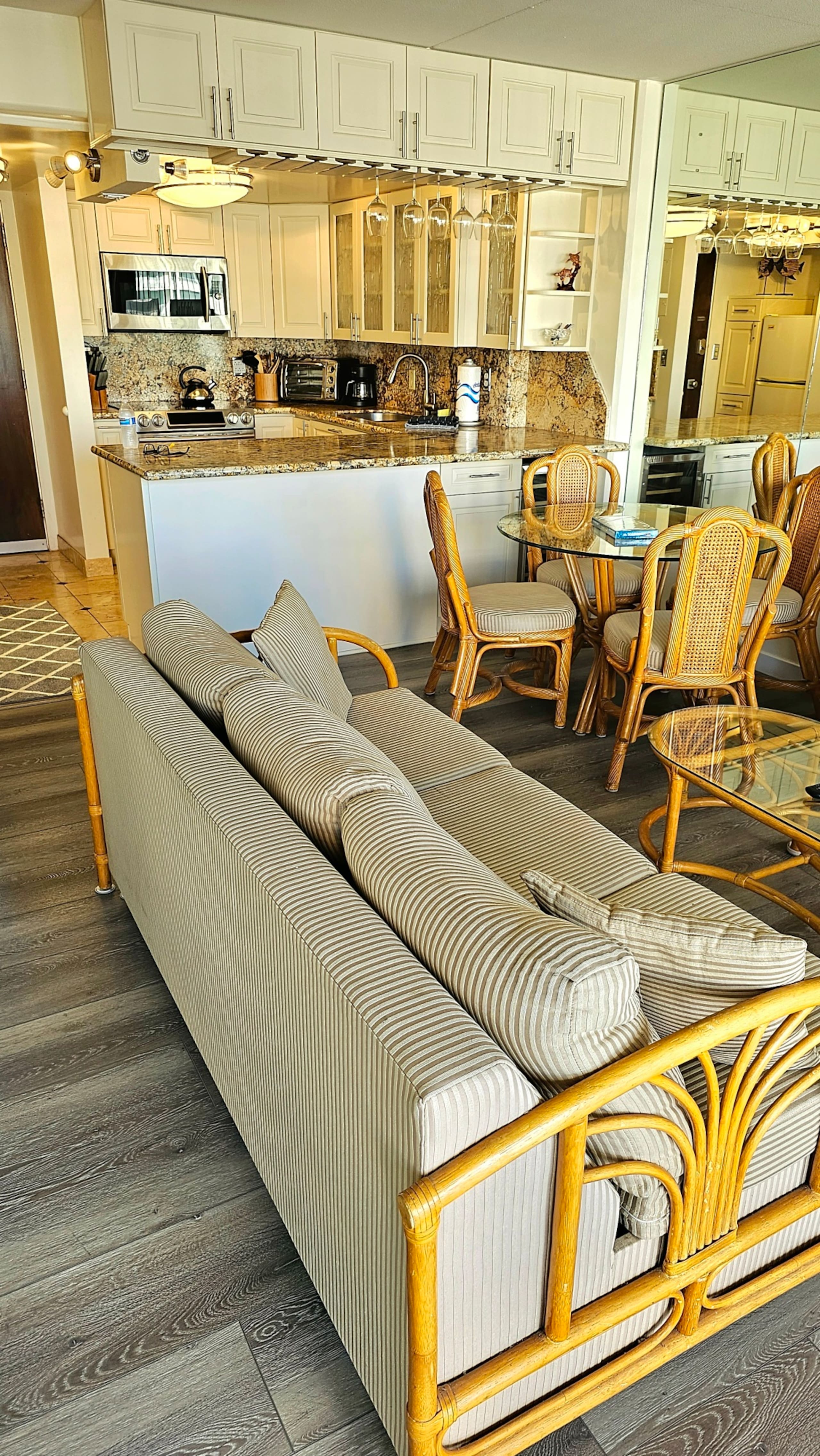 Condo in Honolulu · ★4.96 · 1 bedroom · 1 bed · 1 private bath - Image 2