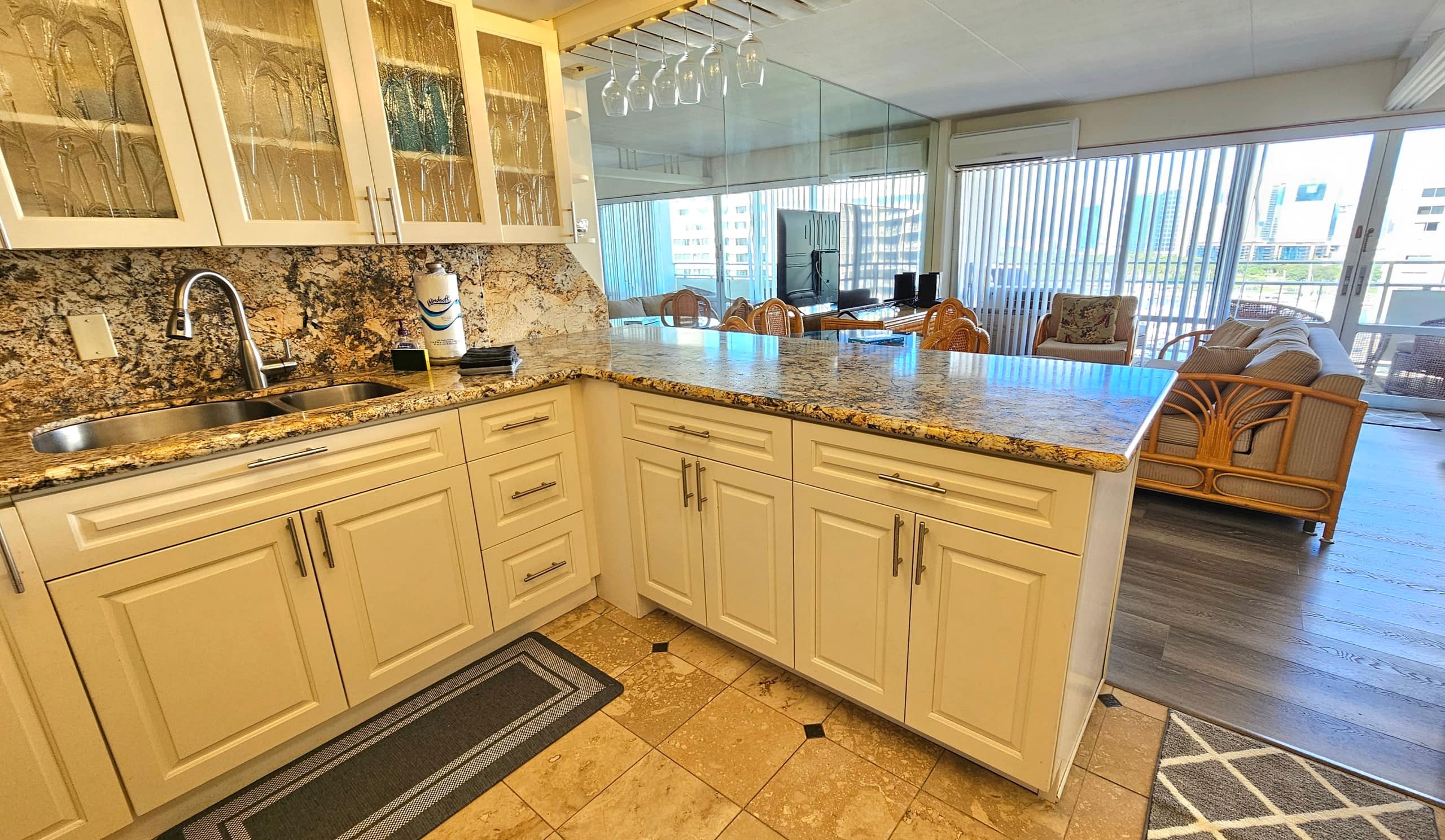 Condo in Honolulu · ★4.96 · 1 bedroom · 1 bed · 1 private bath - Image 6