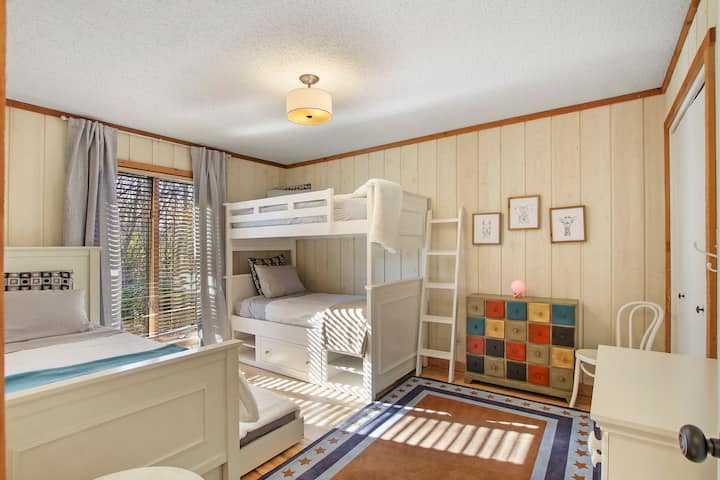 Chumba cha 4 cha kulala - Vitanda vya ghorofa na vitanda 2 vya mtu mmoja