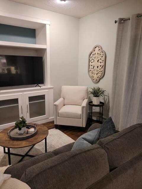 "Big and Beautiful" 4 Bed 3 Bath