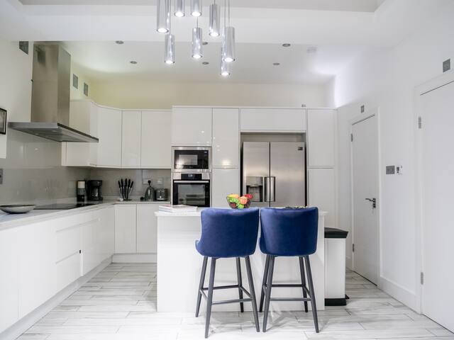 Tranquil Urban Oasis in Kensington gallery image 2