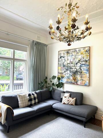 Large home, light and bright, close to the beach. gallery image 4