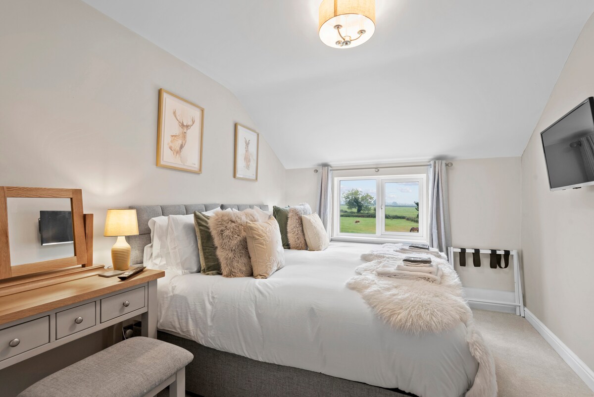 两间卧室都可以在抵达前制作成双人床或超级房屋，具体取决于您的需求。