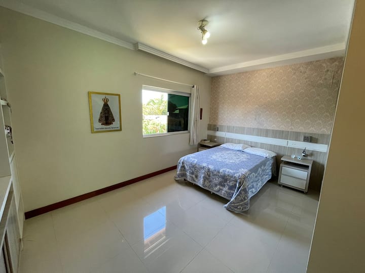 Dhomë gjumi 2 krevat dopio me suitë dhe ajër të kondicionuar 