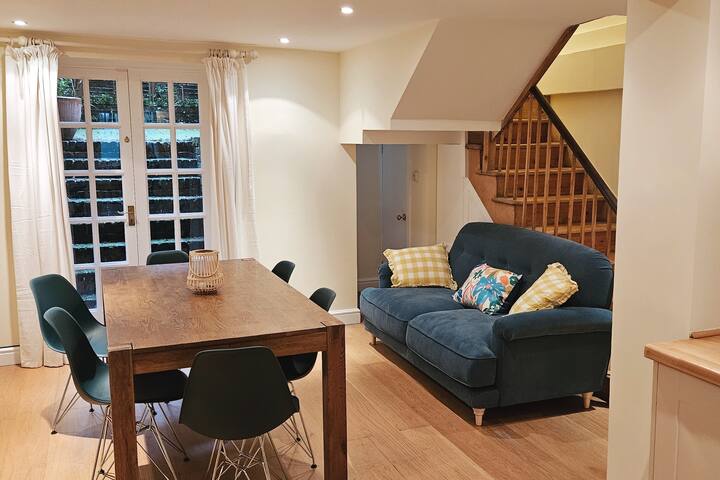 Beautiful Georgian home 6 guests gallery image 4