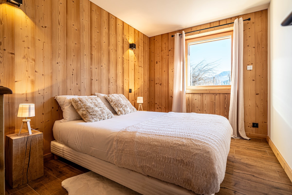 Спална соба 2 | Приземје

1 брачен кревет (широк 150-179