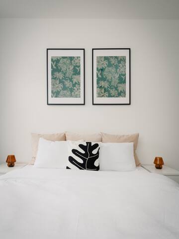 3BDR LUX Lessor town home, NEW! Under the Castle ! gallery image 3