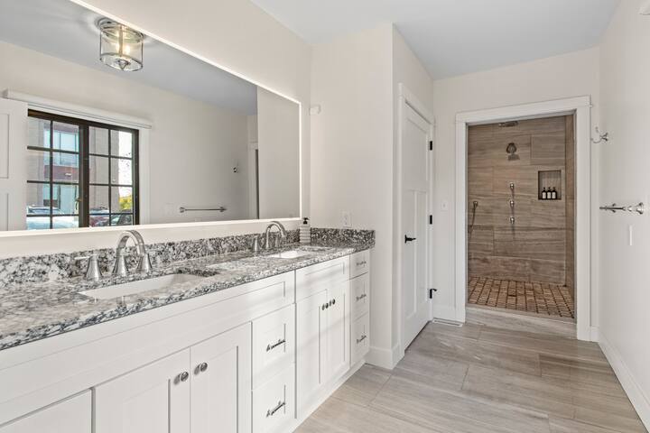 The Suites at 3NG – Gentlemen’s Quarters gallery image 3