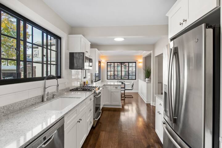 The Suites at 3NG – Gentlemen’s Quarters gallery image 2