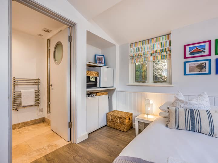 Delightful Studio In West Ashling | Pass The Keys - 치체스터