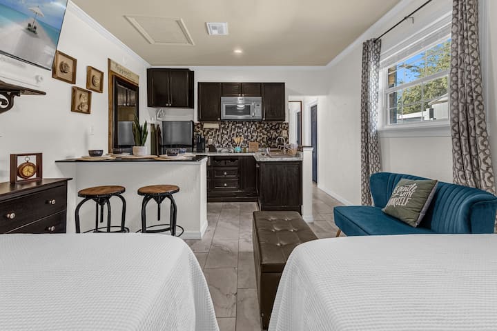 Serene Studio Oasis, Near Disney - Haines City, FL