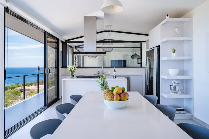 Los Roques | Luxury Oceanview Villa 4 bd 4.5 bth