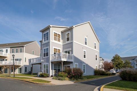 Large beachy feel 4 Bedroom