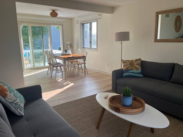 Retro Beach House! Beach Gear Included!