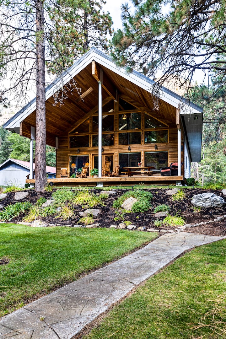 White Pass Luxury Cabin