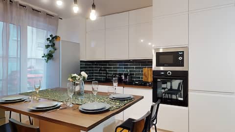 8 people/4 rooms/Private car park/Metro/ Terrace