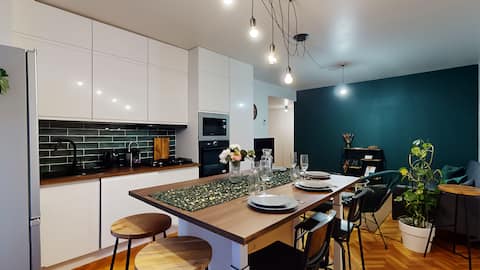 8 people/4 rooms/Private car park/Metro/ Terrace