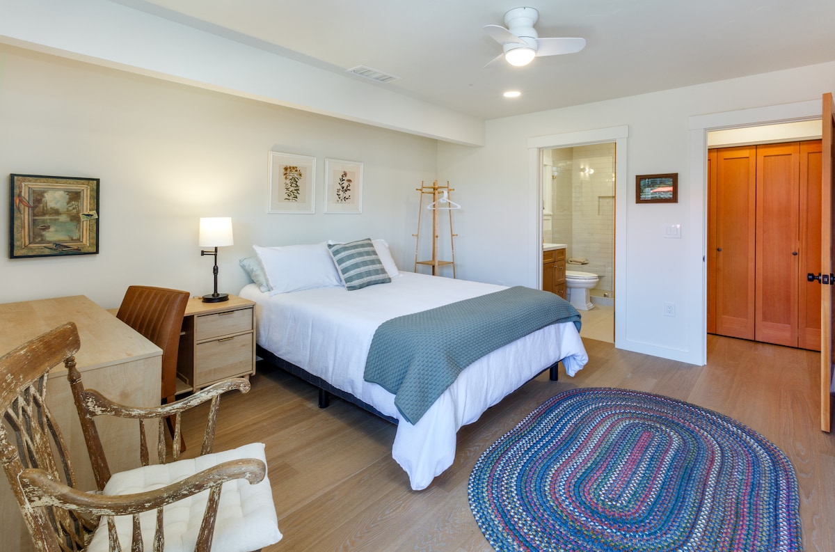 ห้องทำงาน/ห้องนอน 3 พร้อมห้องน้ำขนาดใหญ่ 2 และที่อาบน้ำแบบวอล์คอิน