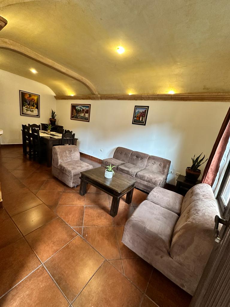 غرفة جميلة وواسعة واستعمارية وأنيقة وجذابة! 

حتى تتمكن من الاستمتاع بإقامتهم على أكمل وجه. 