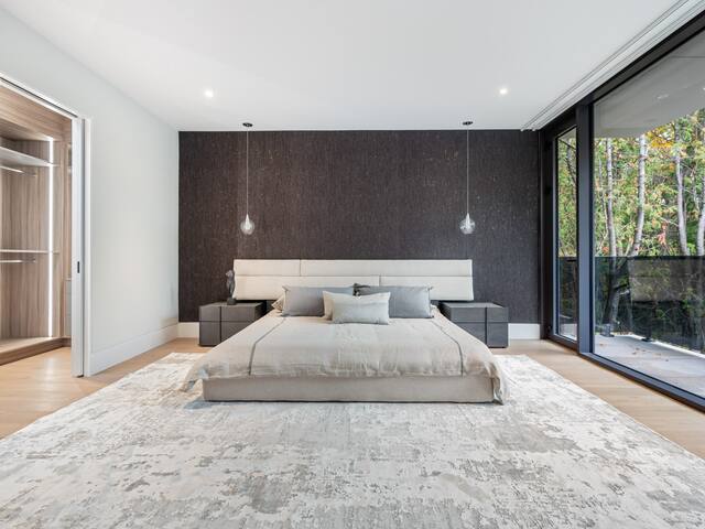 Ultra-Modern 5BDR Home with Pool, Gym & Theatre gallery image 2