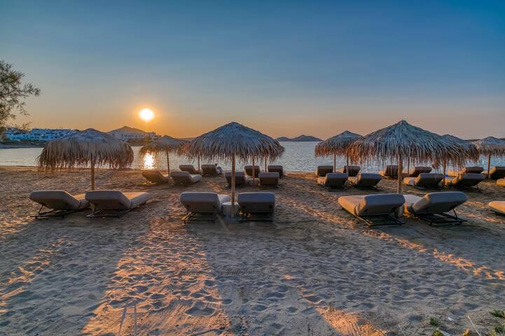 G & K Blue House gallery image 3