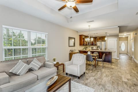 Lovely Townhome in Pensacola Cozy & Modern Retreat