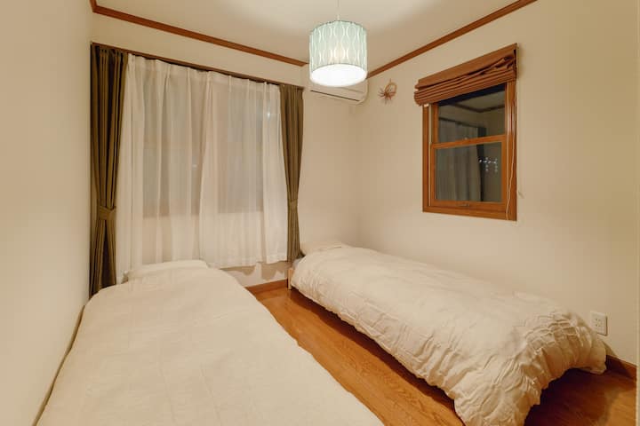 1F BedRoom (Usiku)