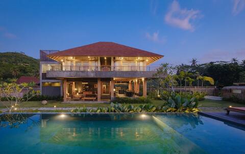 Perfect Surf 3BR Villa Walk To Beach Lombok